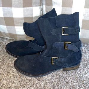 Steve Madden Black Buckle boots. Women US size 8.5 (fits more like 8)